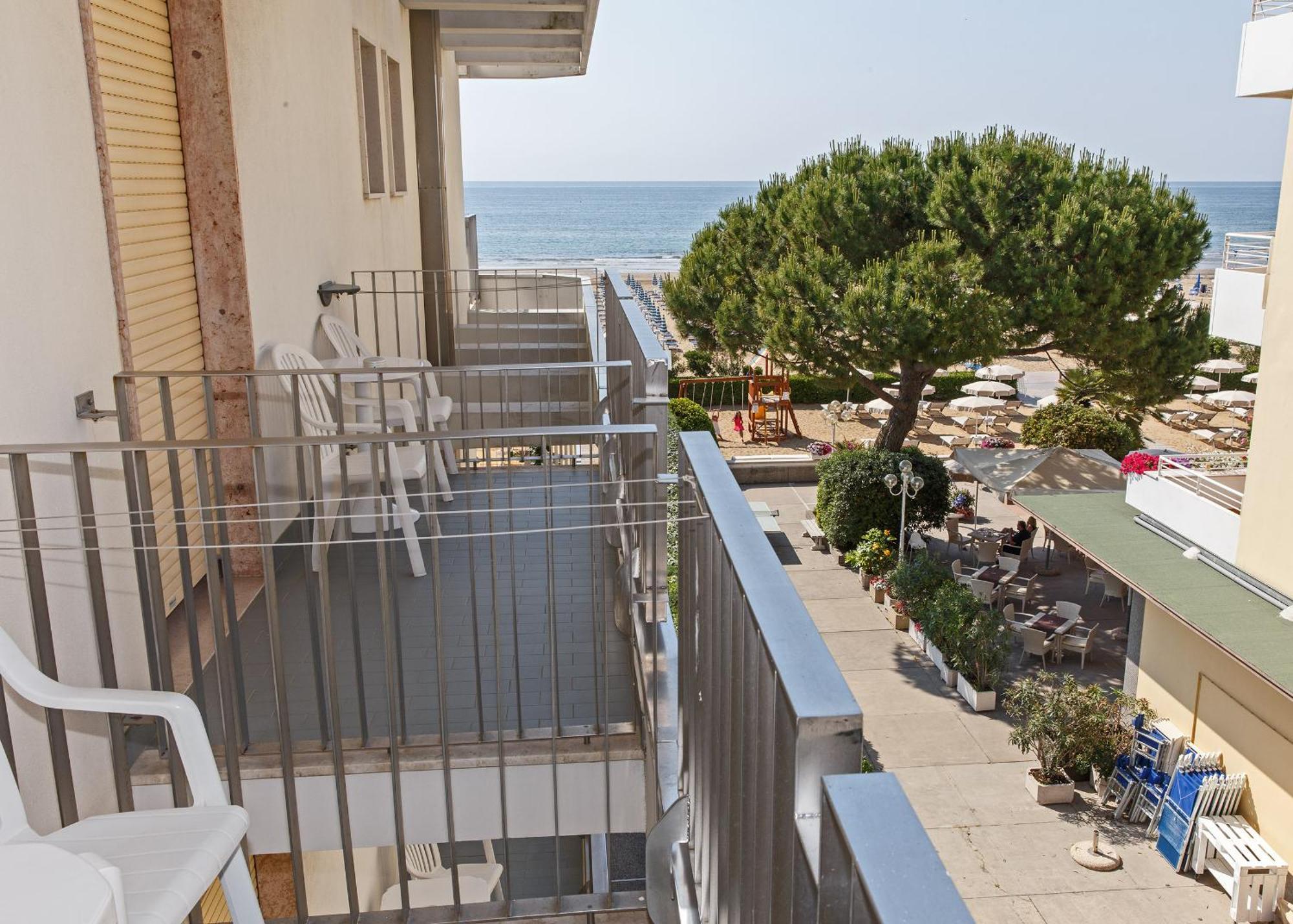 Standard Double or Twin Room with Lateral Sea View,1498831075:JPEG